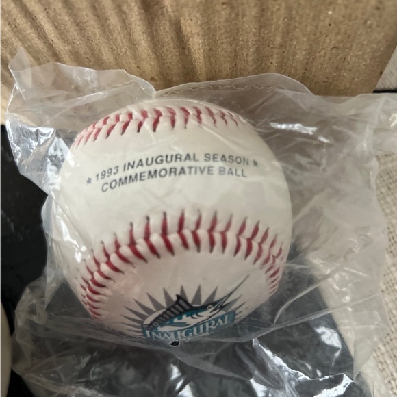 1993 Inaugural Year Marlins Ceramic Mug and Baseball - Picture 4 of 4